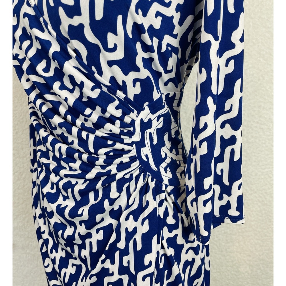 LAUNDRY • Blue and White Geometric Wrap V-Neck Mini Dress, 4P - Picture 9 of 14